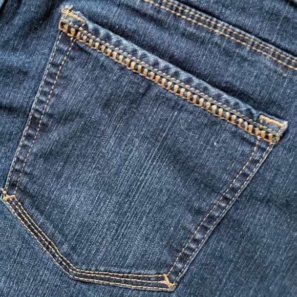 Gloria Vanderbilt Slimming Effects Denim Shorts - Picture 5 of 5